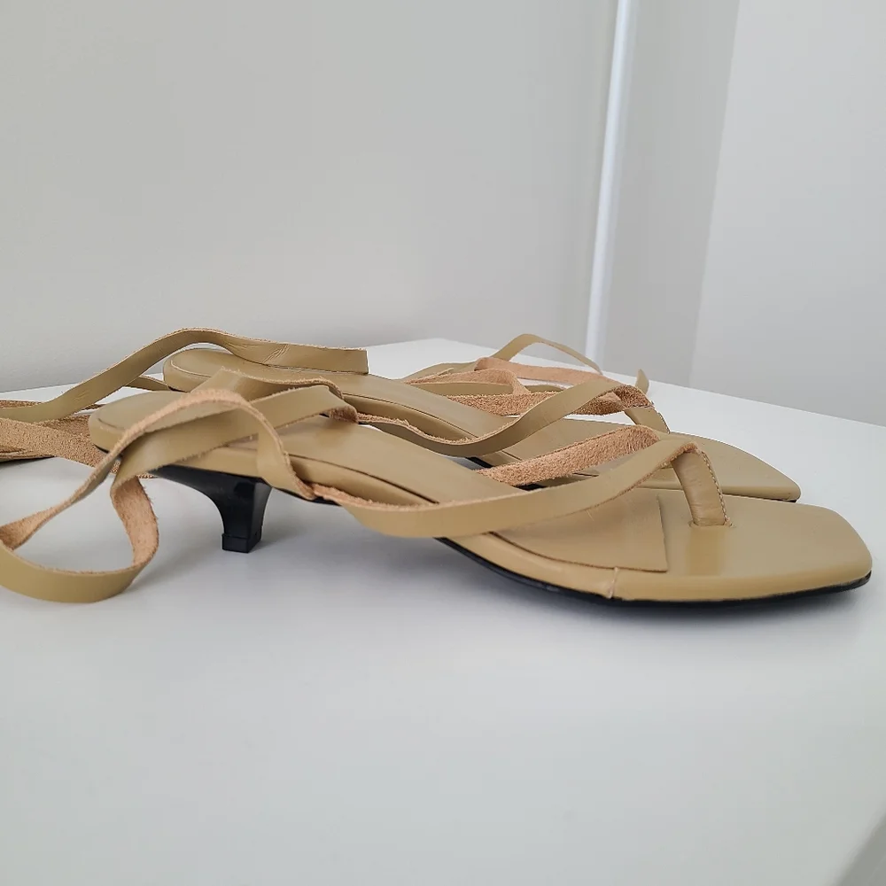 Zara Leather Ankle Tie Thong Strap Sandal in Tan, Size 6.5, Like NEW - Picture 5 of 6